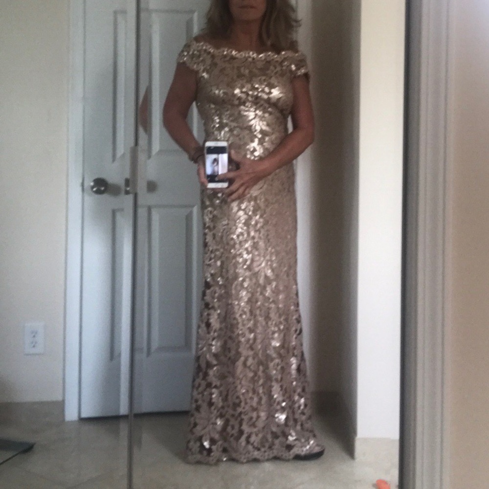 Tadashi Shoji nude/rose gold sequin formal